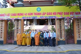 Đoàn lãnh đạo Thành ủy, HĐND, UBND, UBMTTQVN, Ban Tôn giáo TP.HCM đến thăm, chúc mừng nhân Kỷ niệm 40 năm thành lập GHPGVN