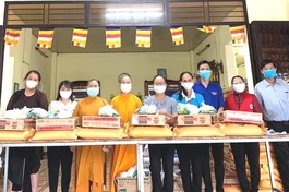 Tịnh xá Ngọc Thủy trao quà đến những gia đình khó khăn bị ảnh hưởng mưa bão