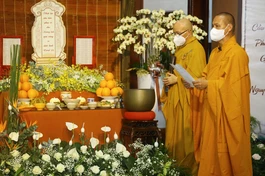 Chư tôn đức thực hiện khóa lễ cầu nguyện chư hương linh tử vong do Covid-19