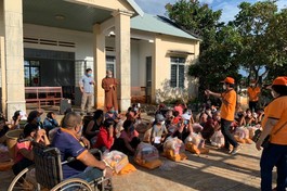 Chùa Bửu Pháp tặng quà đến gia đình khó khăn thuộc huyện Chư Prông