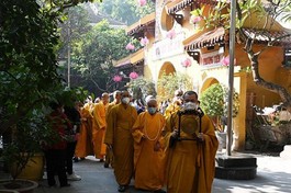 Cung thỉnh chư tôn đức giáo phẩm quang lâm lễ đường - chùa Quán Sứ