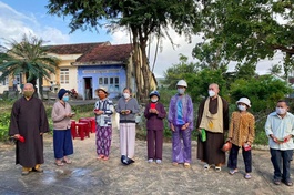 Ban Từ thiện - Xã hội GHPGVN tỉnh Đồng Nai cứu trợ người dân tỉnh Phú Yên bị ảnh hưởng nặng nề bởi lũ lụt