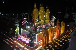 Tại chùa Từ Lâm trang nghiêm diễn ra lễ hoa đăng nhân Kỷ niệm ngày vía Đức Phật A Di Đà