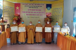 Ban Giáo thọ nhận Bằng tuyên duyên công đức của Ban Trị sự GHPGVN tỉnh