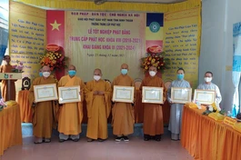 Ban Giáo thọ nhận Bằng tuyên duyên công đức của Ban Trị sự GHPGVN tỉnh