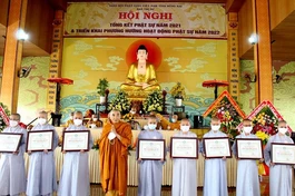 Chư Ni nhận Bằng tuyên dương công đức của GHPGVN tỉnh Đồng Nai