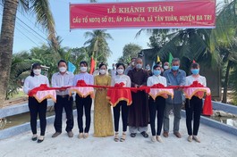 Cắt băng khánh thành 2 cầu dân sinh tại thị trấn Ba Tri.