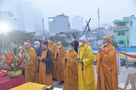 Chư tôn đức niêm hương lễ an vị long cốt ngôi Đại hùng bảo điện chùa Nam Hải