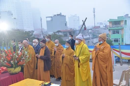 Chư tôn đức niêm hương lễ an vị long cốt ngôi Đại hùng bảo điện chùa Nam Hải