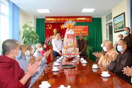 Trao quà Tết đến lãnh đạo Ban Dân vận Thành ủy TP.Biên Hòa