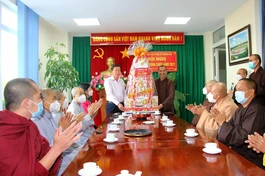 Trao quà Tết đến lãnh đạo Ban Dân vận Thành ủy TP.Biên Hòa