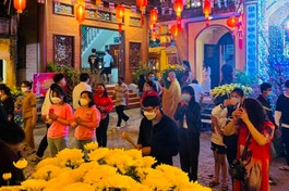 Niêm hương cầu nguyện năm mới bình an