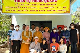 Thiền tự Phước Quang bàn giao nhà tình thương, tặng quà tại xã Phú Đức