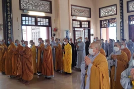 Chư tôn đức Tăng Ni thành kính tưởng niệm Hòa thượng Thích Chơn Thành