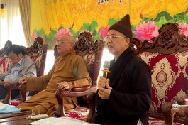 Hòa thượng Thích Thanh Quyết góp ý, điều chỉnh nội dung đề tại cho nghiên cứu sinh