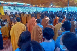 Chư tôn đức cầu nguyện công trình chú nguyện Đại hồng chung 