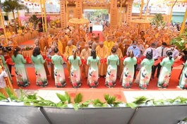 Cắt băng khánh thành chùa Khánh Hưng