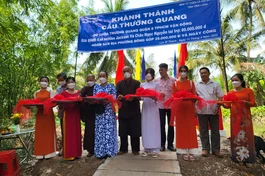 Cắt băng khánh thành cầu Tường Quang