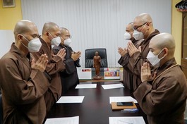 Chư tôn đức niệm Phật cầu gia hộ