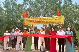 Cắt băng khánh thành cầu bê-tông Tường Nguyên 422 - Ảnh: TN