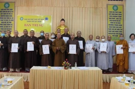 Trao quyết định chuẩn y nhân sự thuộc Ban Trị sự GHPGVN TP.Quy Nhơn