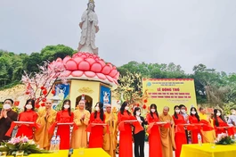 Cắt băng khánh thành đài Bồ-tát Quán Thế Âm tại chùa Trúc Lâm Cô Tô