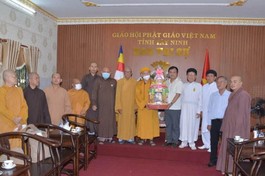 Đoàn lãnh đạo Ủy ban MTTQVN tỉnh Tây Ninh cùng lãnh đạo các tôn giáo chúc mừng Đại lễ Phật đản