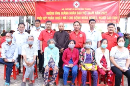 Ban Từ thiện - Xã hội Phật giáo tỉnh Vĩnh Long phối hợp tổ chức phẫu thuật mắt cho bệnh nhân nghèo