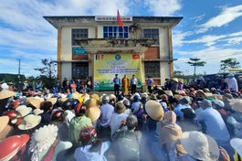 Ban Từ thiện - Xã hội Phật giáo TP.HCM trao tặng 1.500 phần quà tại 3 ngôi làng ở Quảng Trị