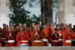 Chư Tăng Sri Lanka cầu nguyện dịch bệnh Covid-19 sớm tiêu trừ