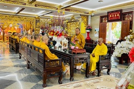 Chư tôn đức các đoàn thăm, cúng dường trường hạ Tăng chùa Vĩnh An, huyện Mỏ Cày Nam