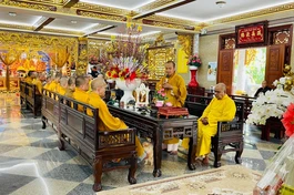 Chư tôn đức các đoàn thăm, cúng dường trường hạ Tăng chùa Vĩnh An, huyện Mỏ Cày Nam