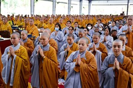 Chư Ni Quan Âm tu viện tác bạch cúng dường tại Học viện Phật giáo VN tại TP.HCM