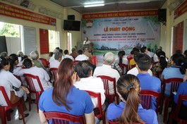 Chư tôn đức, đạo hữu, Phật tử chùa Phước Châu tham gia lễ phát động tháng hành động vì môi trường