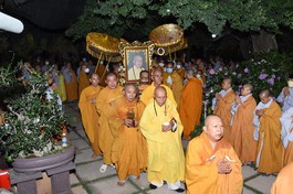 Cung thỉnh nhục thân cố Trưởng lão Hòa thượng Thích Đồng Tâm nhập kim quan