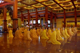 Chư Tăng TP.HCM bố-tát, thính giới chung