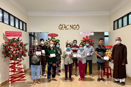 Bệnh nhân khó khăn được bạn đọc hỗ trợ chi phí chữa trị - Ảnh: M.Tuyền