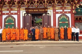 Đoàn chụp ảnh lưu niệm cùng chư tôn đức Ban Trị sự GHPGVN tỉnh Gia Lai tại chùa Minh Thành