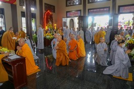 Giới tử Đại giới đàn Huệ Giác tham gia thi vấn đáp - Ảnh: Phương Đại