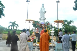 Nghi lễ sái tịnh an vị tôn tượng Phật Quan Thế Âm Bồ-tát chùa Phước Lộc