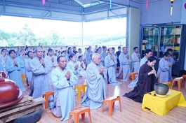 Phật tử tác bạch cúng dường đến chư tôn đức Tăng sau 3 tháng An cư kiết hạ