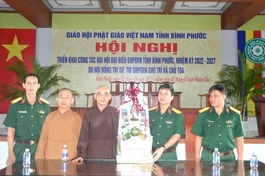 Thượng tá Đỗ Tiến Quyết tặng quà chúc mừng mùa Vu lan - Báo hiếu Phật lịch 2566