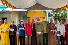 Trao quà đến 90 gia đình bị ảnh hưởng bởi chất độc da cam/dioxin