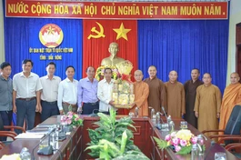 Tân Ban Trị sự GHPGVN tỉnh thăm, tặng quà tại Ủy ban MTTQVN tỉnh Đắk Nông