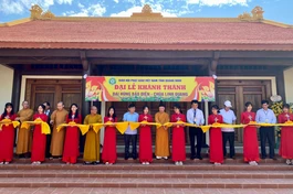 Cắt băng khánh thành chùa Linh Quang
