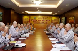 Chư Ni niệm Phật cầu gia hộ