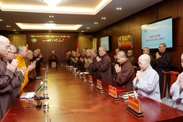 Chư tôn đức Tăng, Ni niệm Phật cầu gia hộ trước buổi họp