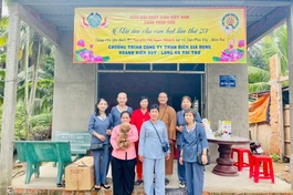 Bàn giao nhà mới đến hộ nghèo tại Bến Tre