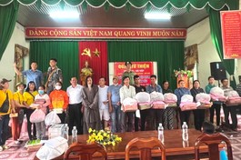 Chùa Lá (Q.Gò Vấp) tặng quà đến người dân bị ảnh hưởng mưa lũ tại Nghệ An, Quảng Nam