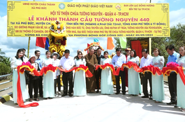 Cắt băng khánh thành cầu Tường Nguyên 440 tại huyện Châu Thành, Bến Tre - Ảnh: TN